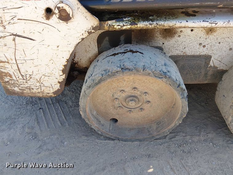 image for item DU3639 2005 Bobcat S130 skid steer loader