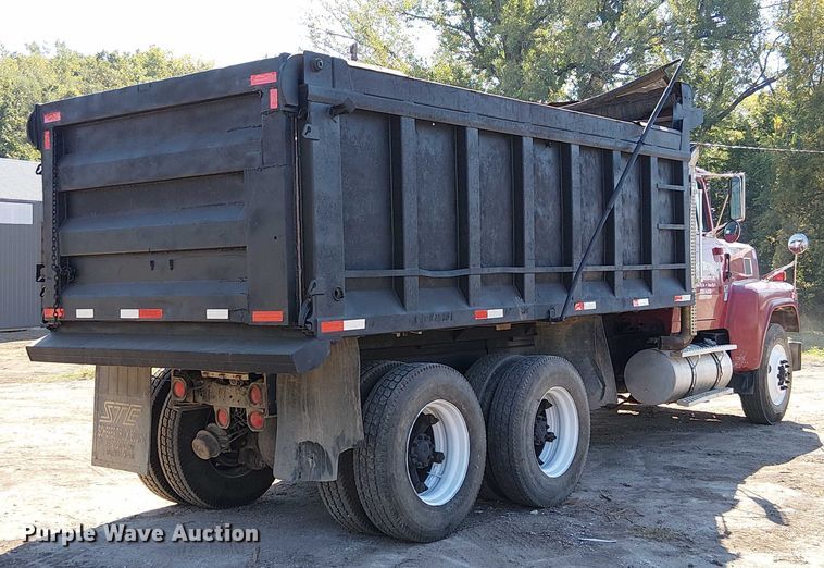 image for item DU3648 1997 Ford LTL 9000  dump truck