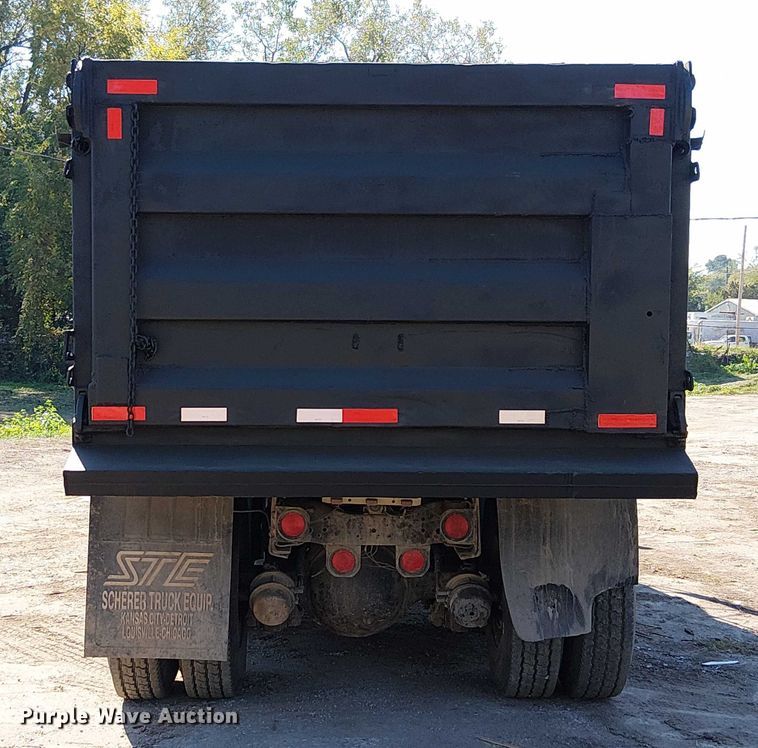 image for item DU3648 1997 Ford LTL 9000  dump truck