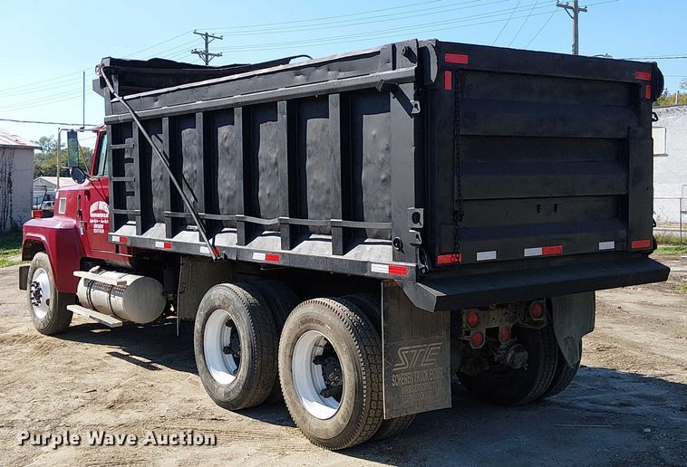 image for item DU3648 1997 Ford LTL 9000  dump truck