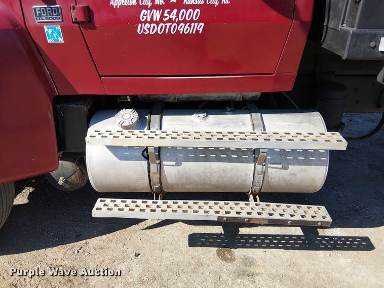 image for item DU3648 1997 Ford LTL 9000  dump truck