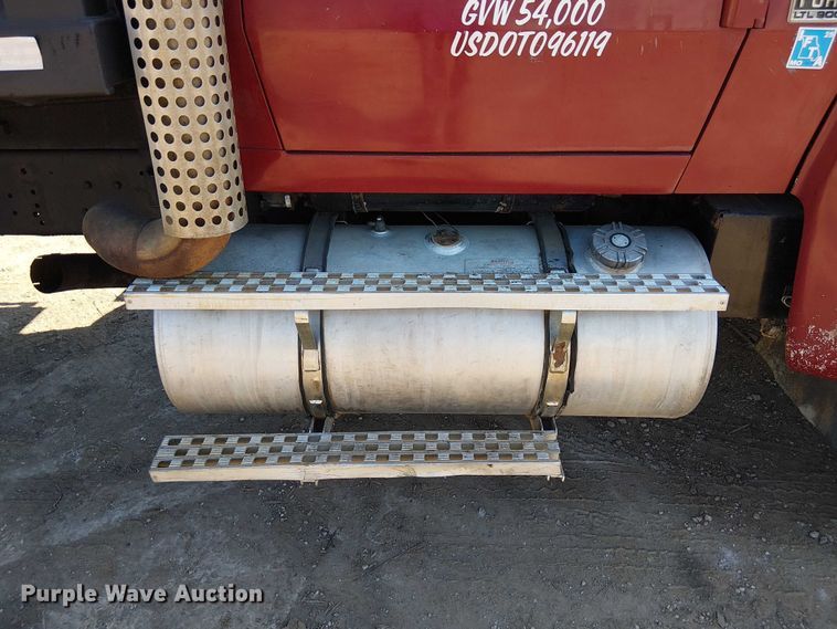 image for item DU3648 1997 Ford LTL 9000  dump truck