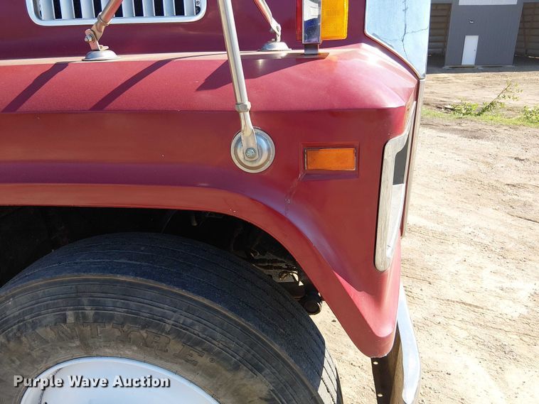 image for item DU3648 1997 Ford LTL 9000  dump truck