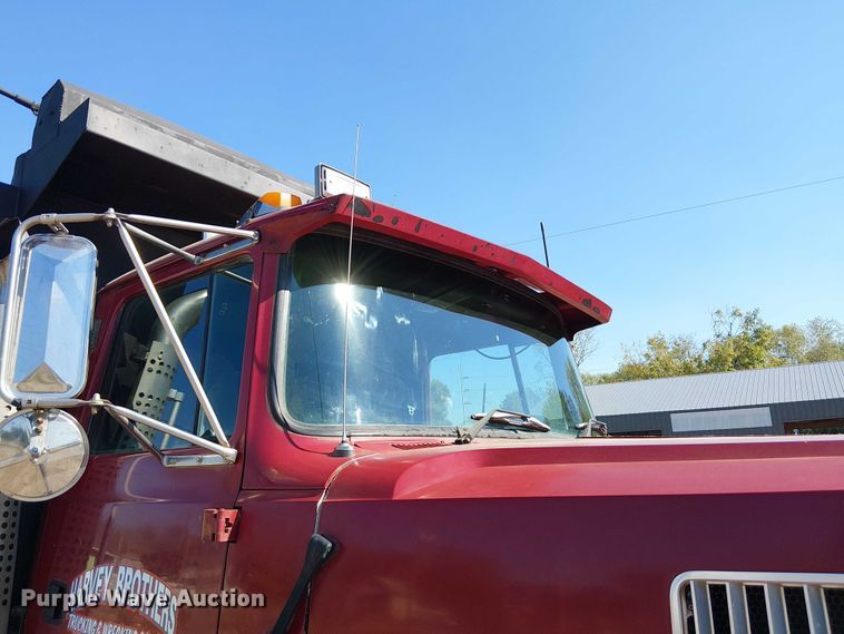 image for item DU3648 1997 Ford LTL 9000  dump truck