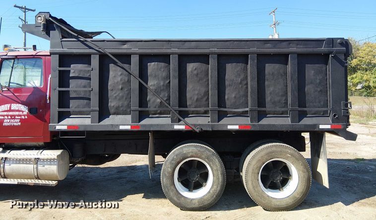 image for item DU3648 1997 Ford LTL 9000  dump truck