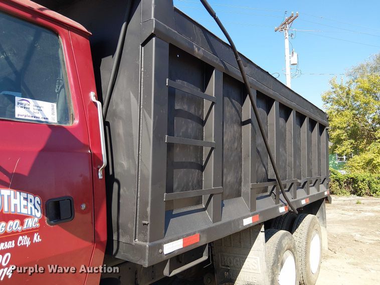 image for item DU3648 1997 Ford LTL 9000  dump truck