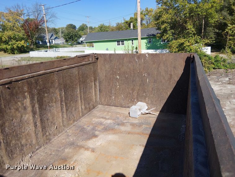 image for item DU3648 1997 Ford LTL 9000  dump truck