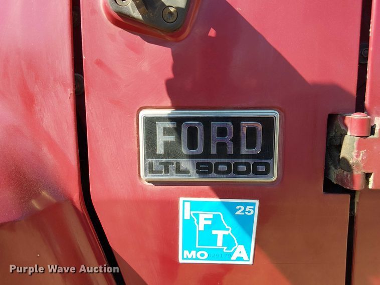 image for item DU3648 1997 Ford LTL 9000  dump truck