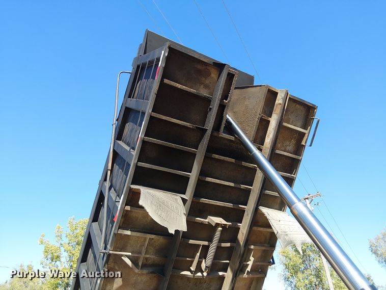 image for item DU3648 1997 Ford LTL 9000  dump truck