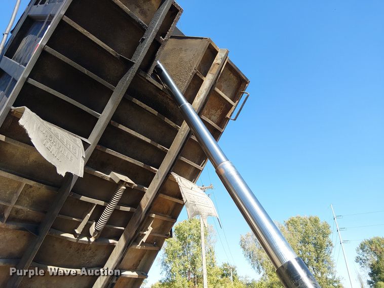 image for item DU3648 1997 Ford LTL 9000  dump truck