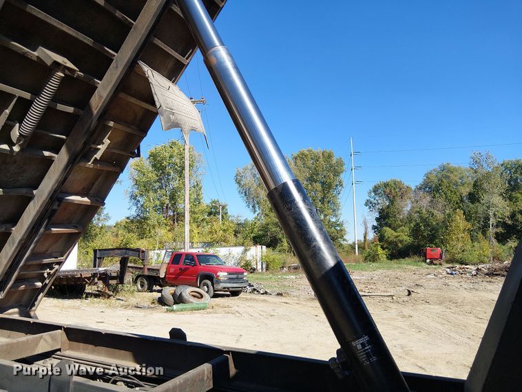 image for item DU3648 1997 Ford LTL 9000  dump truck