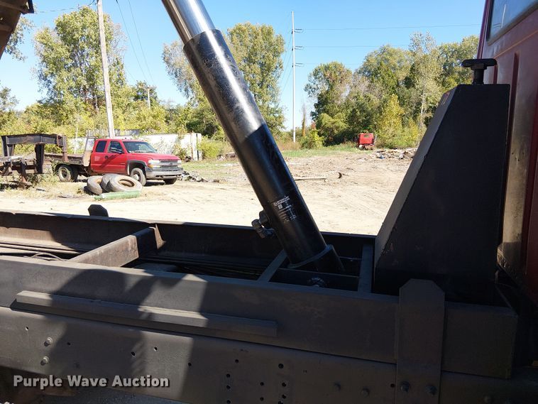 image for item DU3648 1997 Ford LTL 9000  dump truck