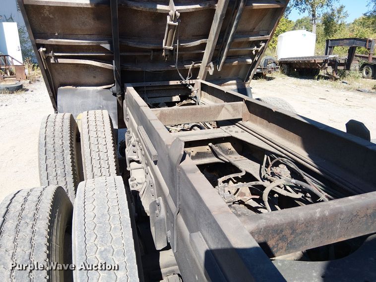 image for item DU3648 1997 Ford LTL 9000  dump truck