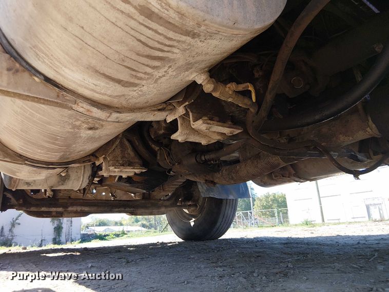 image for item DU3648 1997 Ford LTL 9000  dump truck