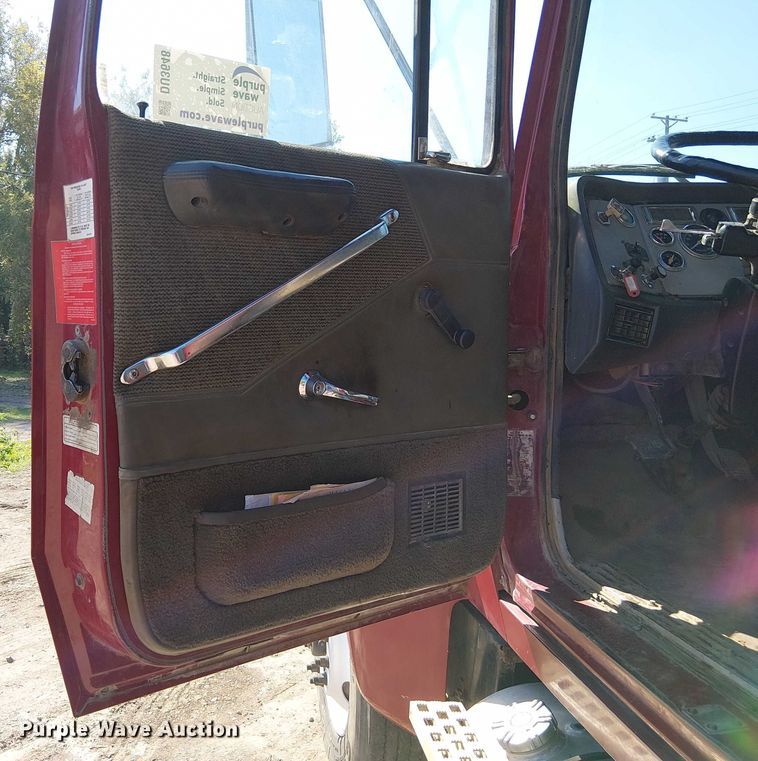 image for item DU3648 1997 Ford LTL 9000  dump truck