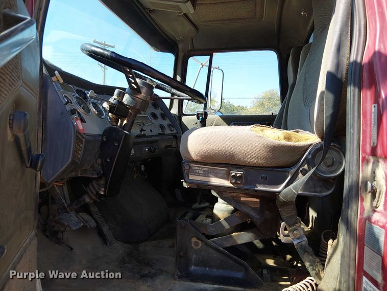 image for item DU3648 1997 Ford LTL 9000  dump truck