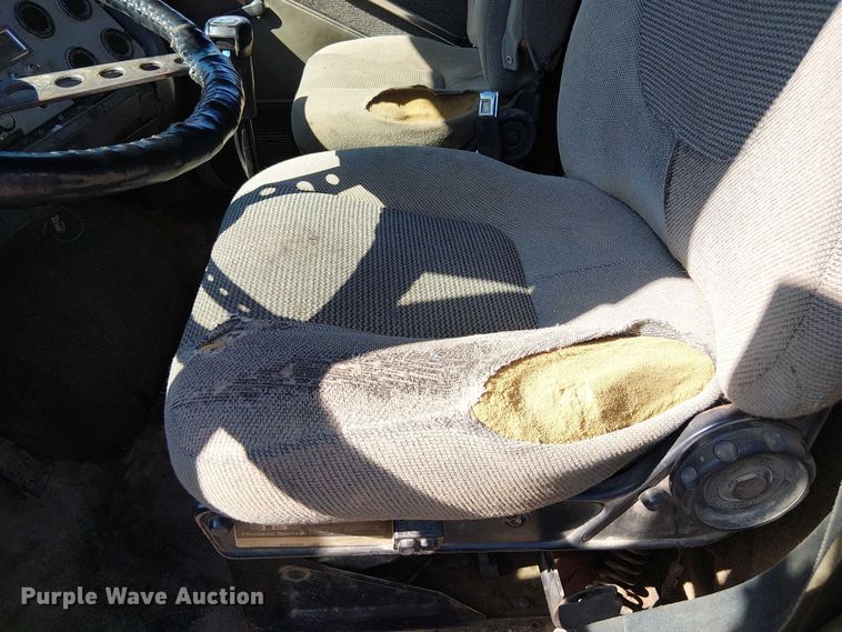 image for item DU3648 1997 Ford LTL 9000  dump truck