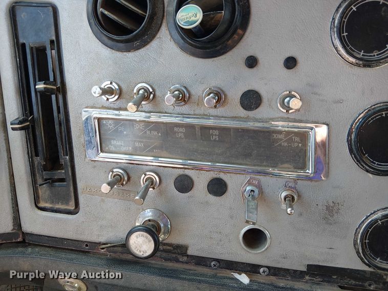 image for item DU3648 1997 Ford LTL 9000  dump truck