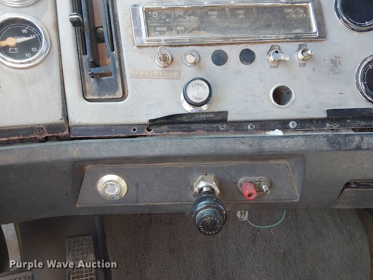 image for item DU3648 1997 Ford LTL 9000  dump truck