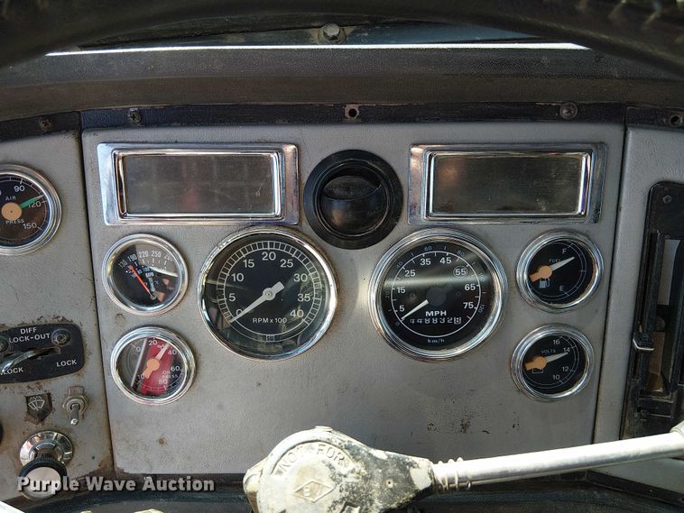 image for item DU3648 1997 Ford LTL 9000  dump truck