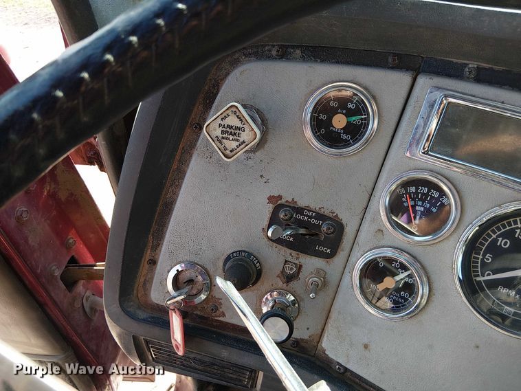 image for item DU3648 1997 Ford LTL 9000  dump truck