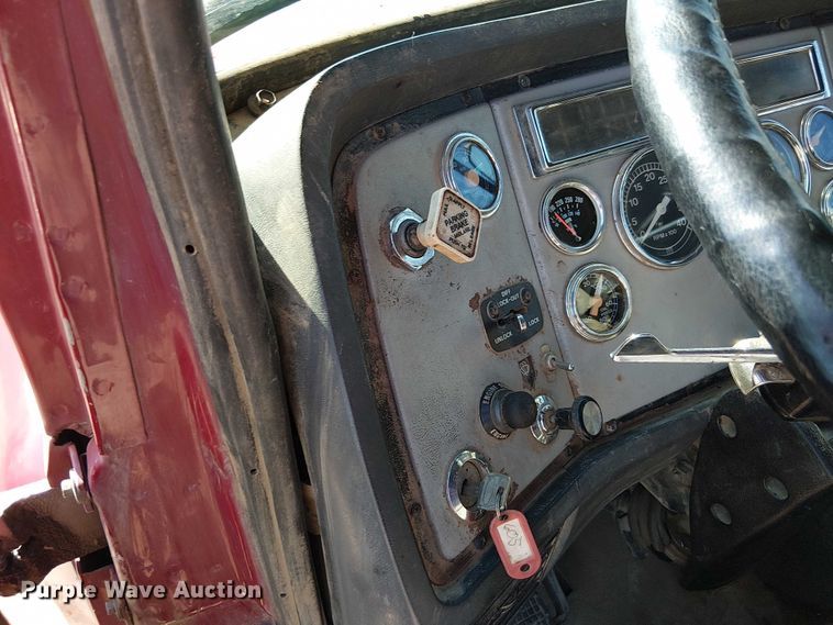 image for item DU3648 1997 Ford LTL 9000  dump truck