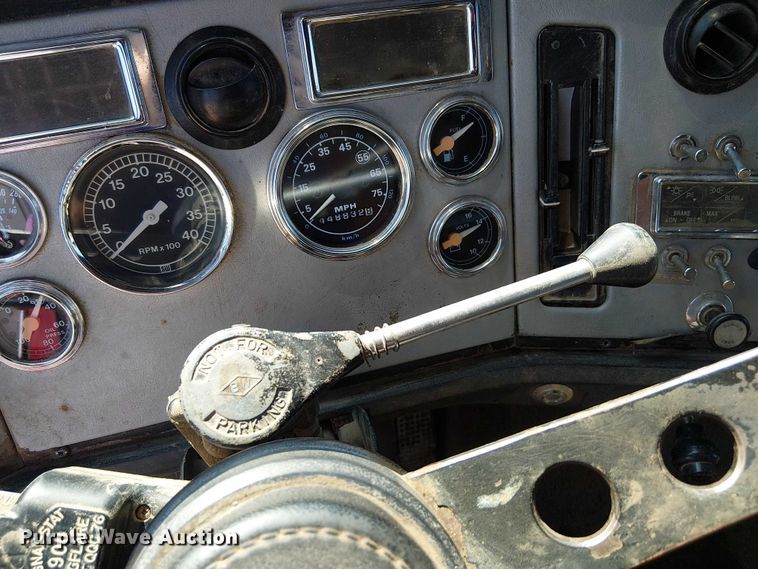 image for item DU3648 1997 Ford LTL 9000  dump truck