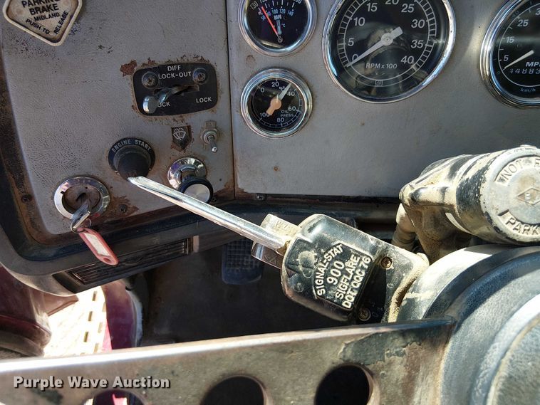 image for item DU3648 1997 Ford LTL 9000  dump truck