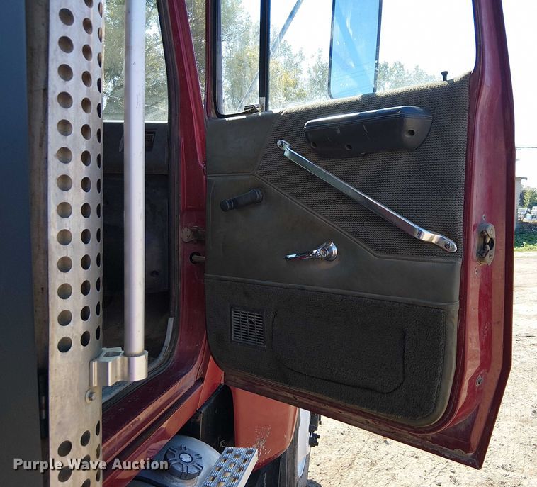 image for item DU3648 1997 Ford LTL 9000  dump truck