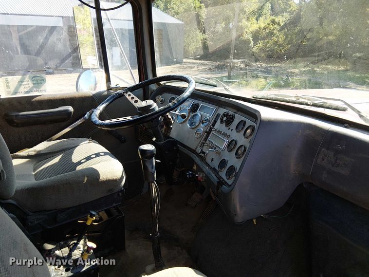 image for item DU3648 1997 Ford LTL 9000  dump truck