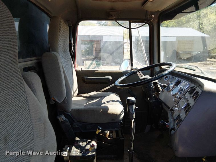 image for item DU3648 1997 Ford LTL 9000  dump truck