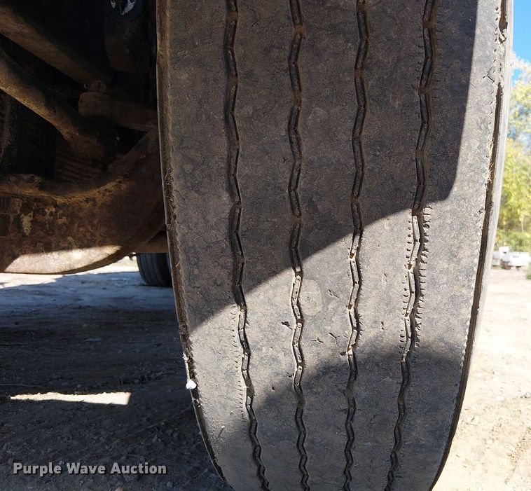 image for item DU3648 1997 Ford LTL 9000  dump truck