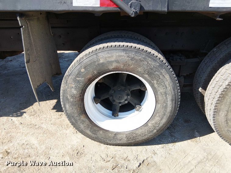 image for item DU3648 1997 Ford LTL 9000  dump truck