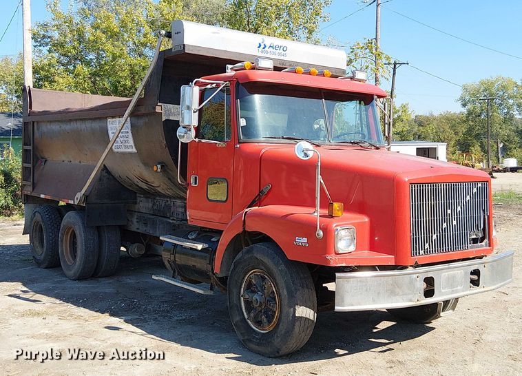 image for item DU3649 1997 Volvo WG dump truck