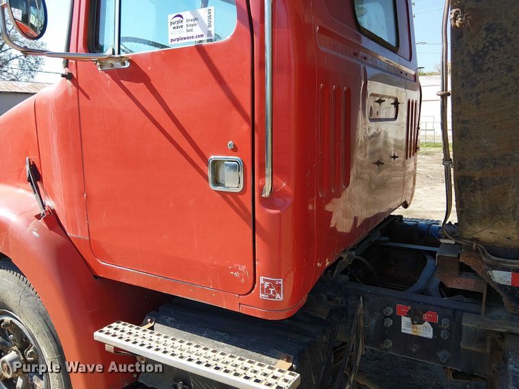 image for item DU3649 1997 Volvo WG dump truck