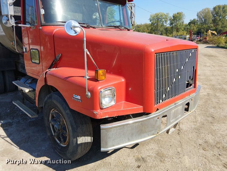 image for item DU3649 1997 Volvo WG dump truck