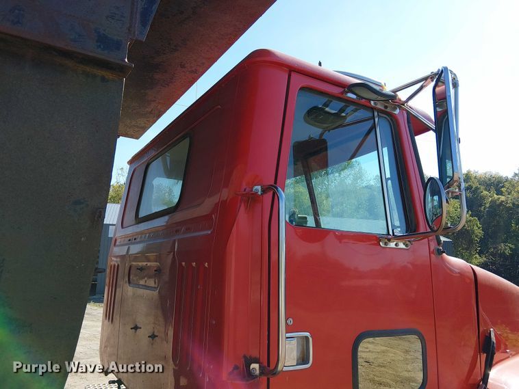 image for item DU3649 1997 Volvo WG dump truck