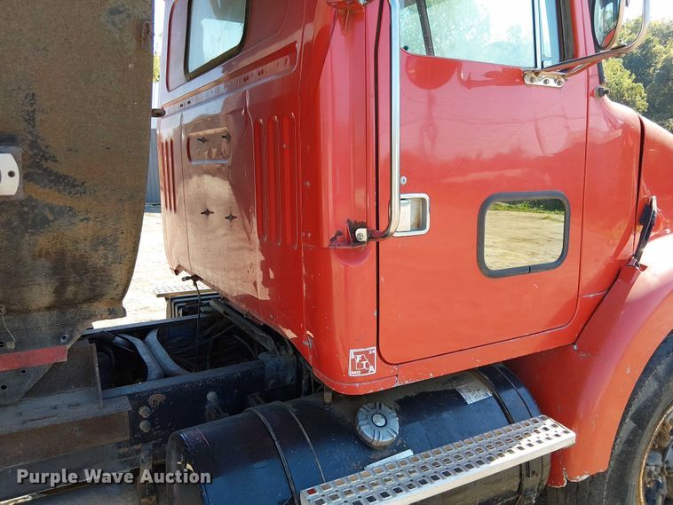 image for item DU3649 1997 Volvo WG dump truck