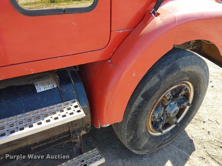 image for item DU3649 1997 Volvo WG dump truck