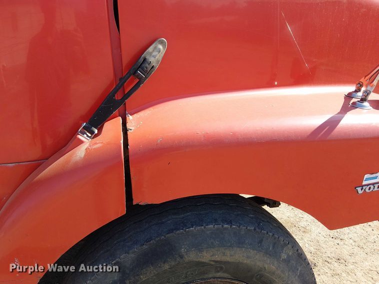 image for item DU3649 1997 Volvo WG dump truck