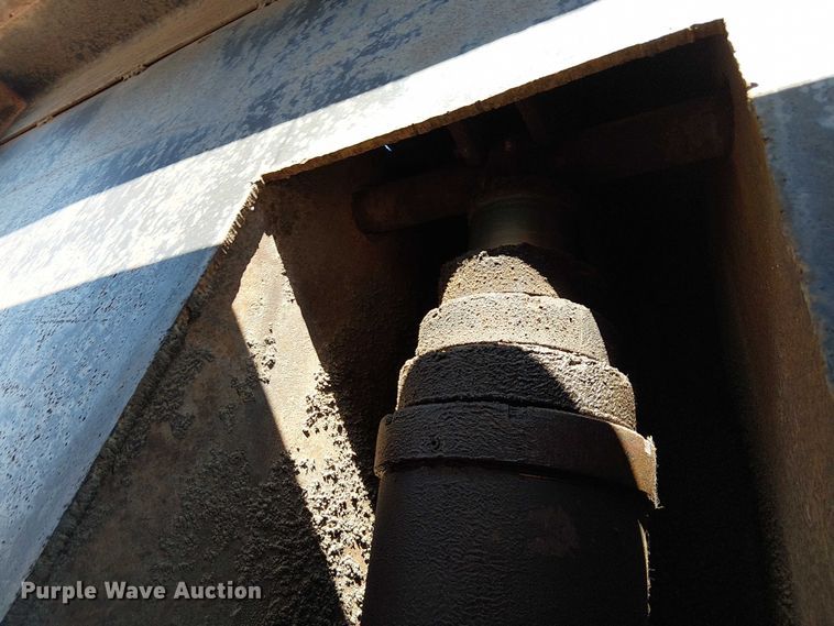 image for item DU3649 1997 Volvo WG dump truck