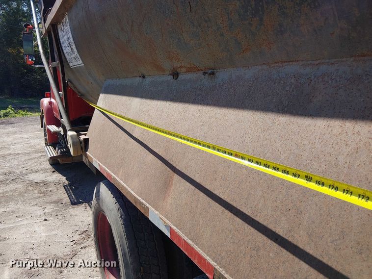 image for item DU3649 1997 Volvo WG dump truck