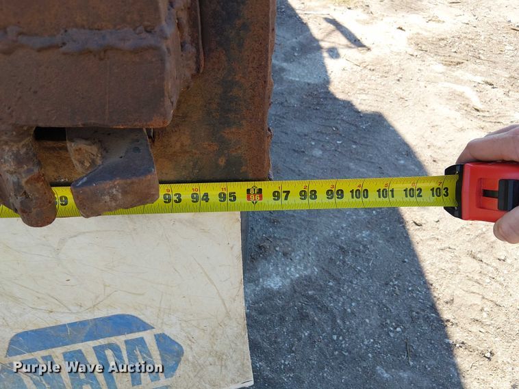 image for item DU3649 1997 Volvo WG dump truck