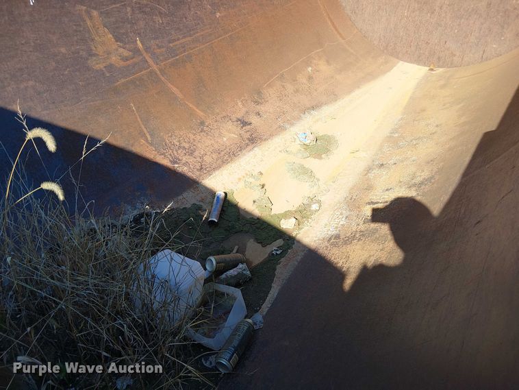 image for item DU3649 1997 Volvo WG dump truck