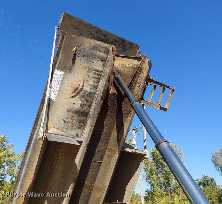 image for item DU3649 1997 Volvo WG dump truck