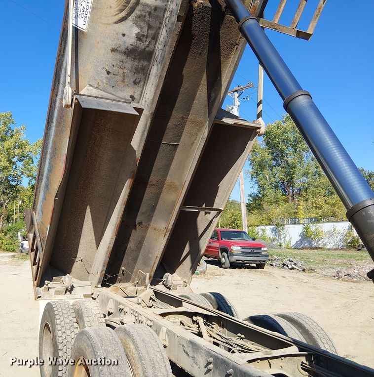 image for item DU3649 1997 Volvo WG dump truck