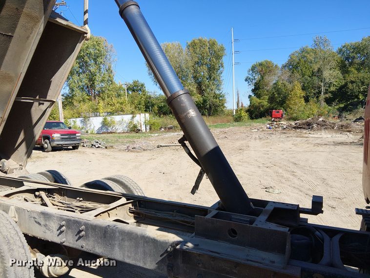 image for item DU3649 1997 Volvo WG dump truck