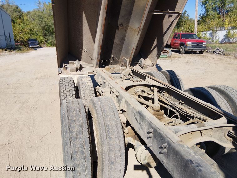 image for item DU3649 1997 Volvo WG dump truck