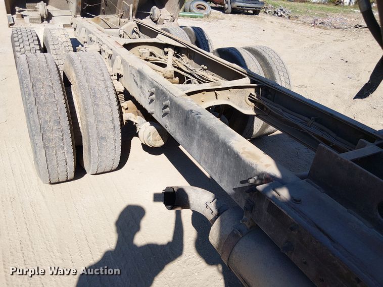 image for item DU3649 1997 Volvo WG dump truck