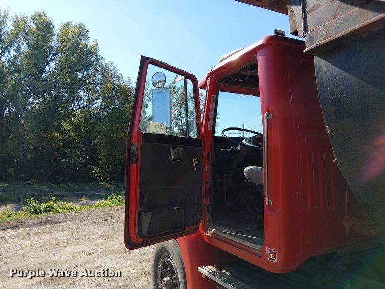 image for item DU3649 1997 Volvo WG dump truck